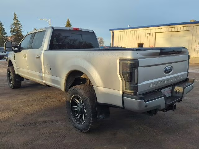 2017 Ingot Silver Metallic Ford Super Duty F-350 SRW Lariat 4X4 Truck