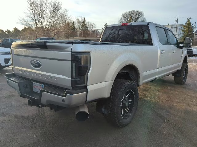 2017 Ingot Silver Metallic Ford Super Duty F-350 SRW Lariat 4X4 Truck