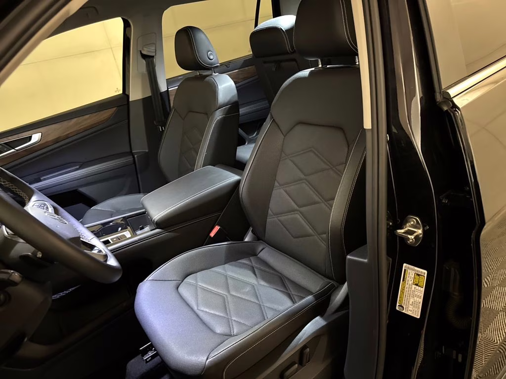 2026 Deep Black Pearl Volkswagen Atlas 2.0T SE w/Technology FWD SUV