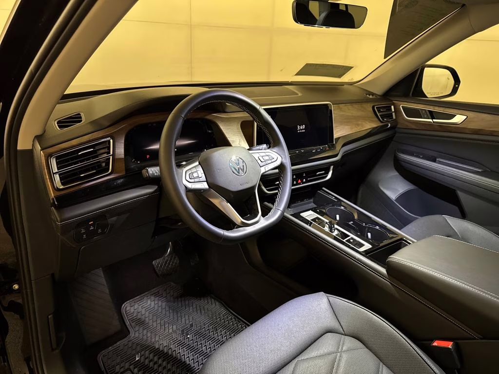 2026 Deep Black Pearl Volkswagen Atlas 2.0T SE w/Technology FWD SUV