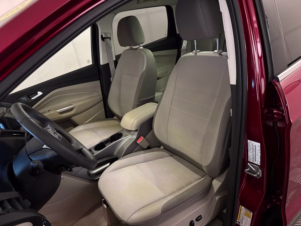 2016 Ruby Red Metallic Ford Escape SE FWD SUV