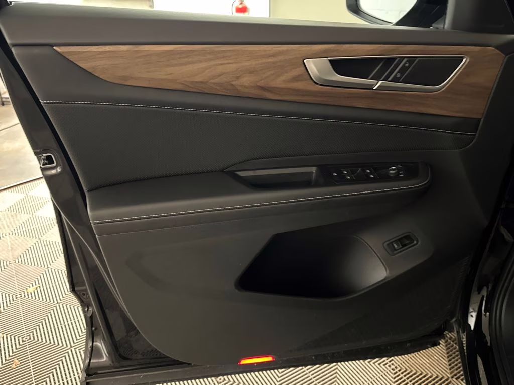 2026 Deep Black Pearl Volkswagen Atlas 2.0T SE w/Technology FWD SUV