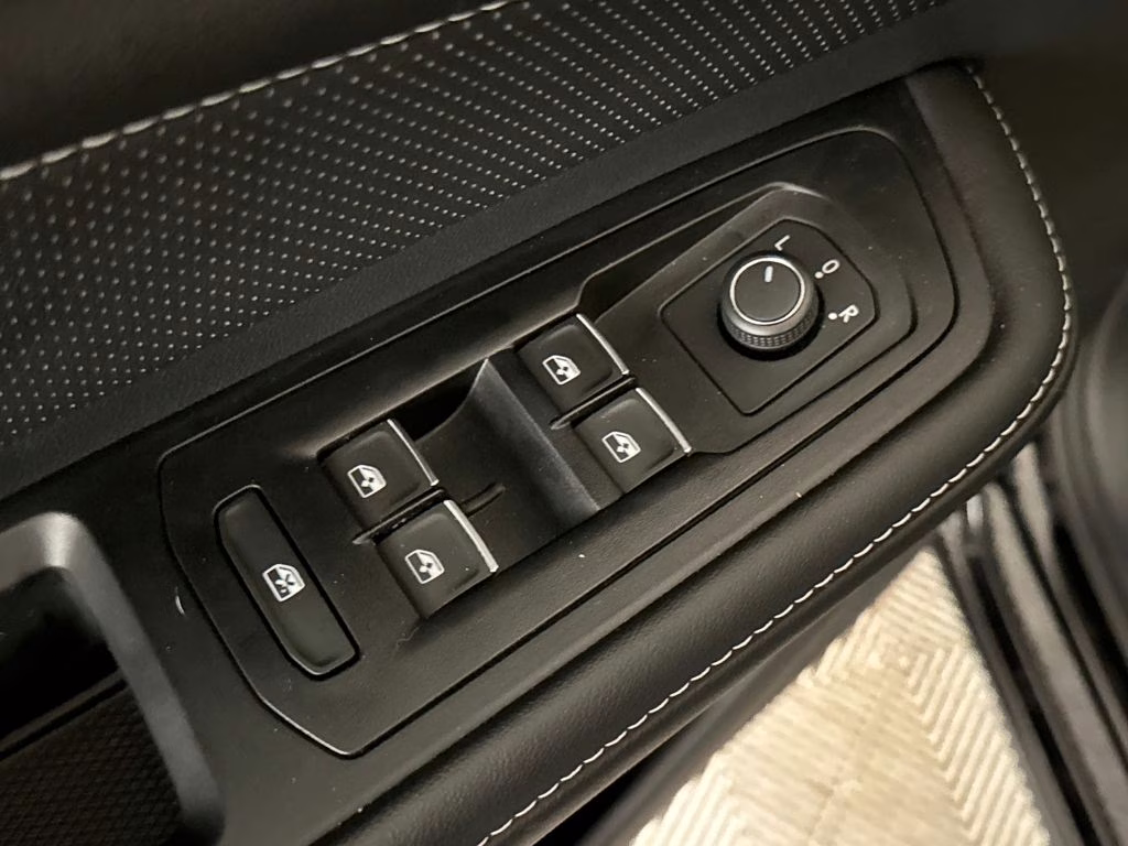 2026 Deep Black Pearl Volkswagen Atlas 2.0T SE w/Technology FWD SUV