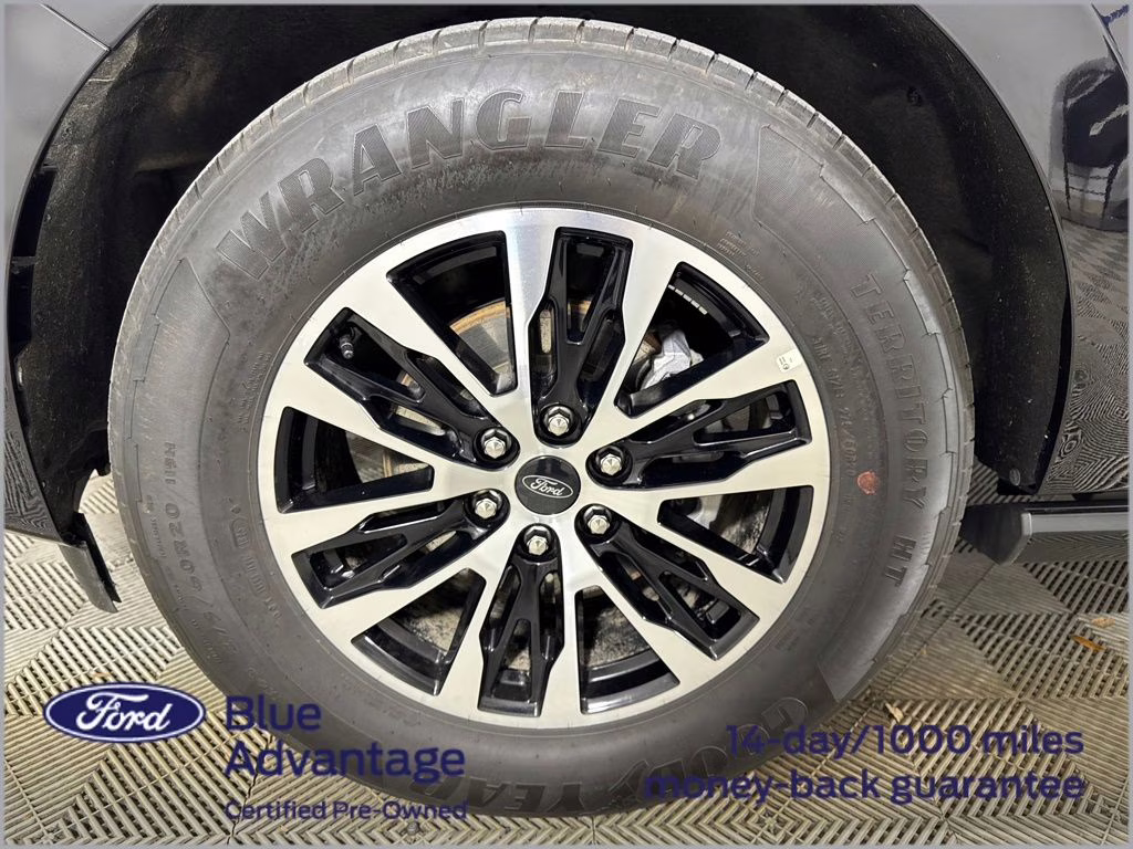 2025 Agate Black Metallic Ford Expedition Max Platinum 4X4 SUV