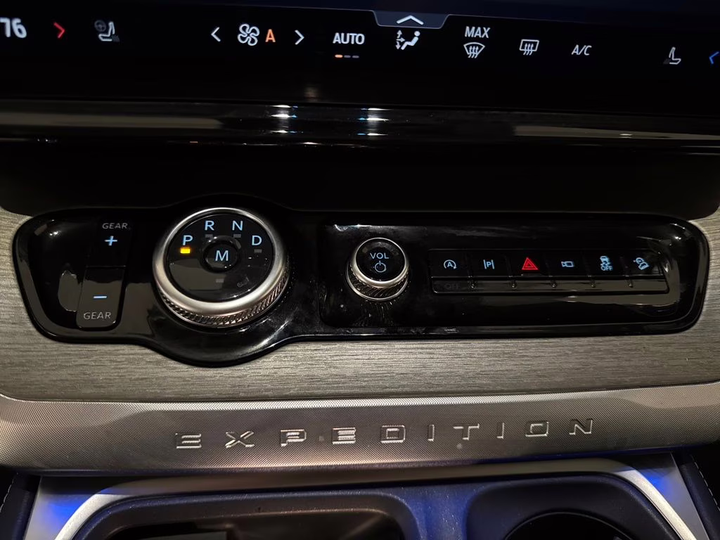 2025 Agate Black Metallic Ford Expedition Max Platinum 4X4 SUV