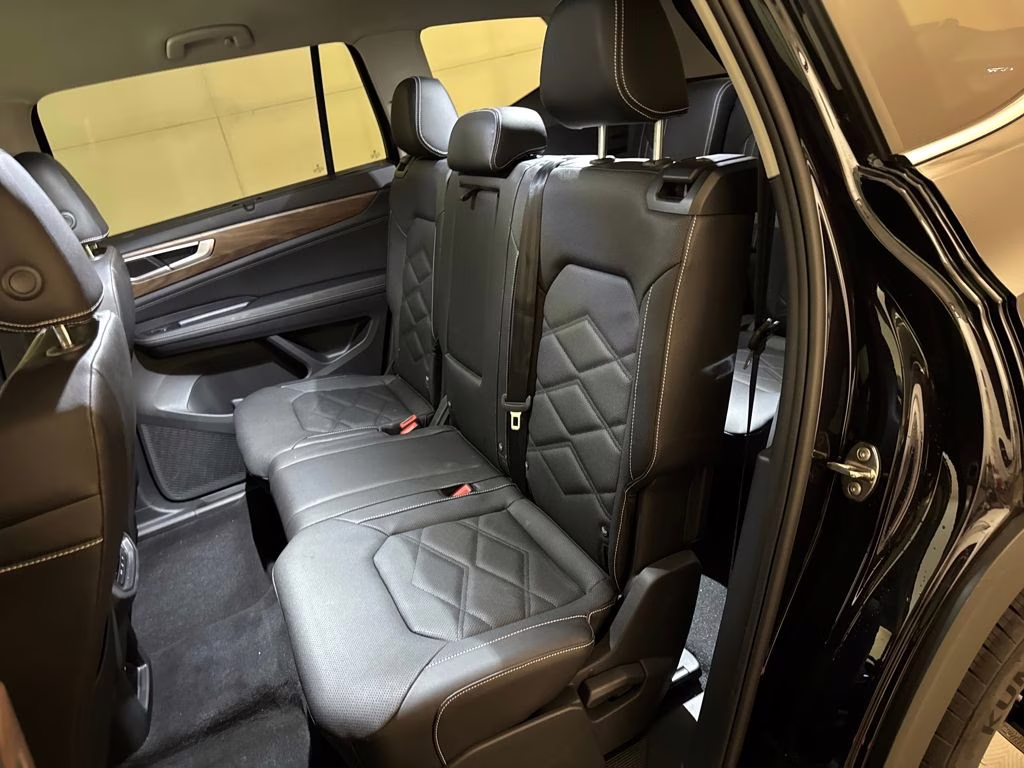 2026 Deep Black Pearl Volkswagen Atlas 2.0T SE w/Technology FWD SUV