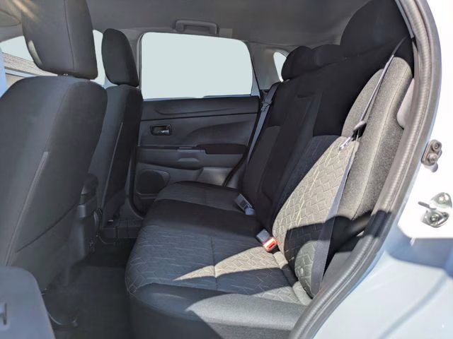 2024 White Mitsubishi Outlander Sport 2.0 LE 4X4 SUV