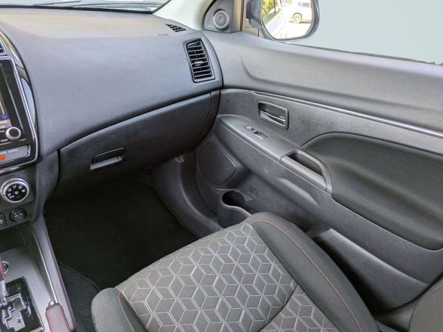 2024 White Mitsubishi Outlander Sport 2.0 LE 4X4 SUV