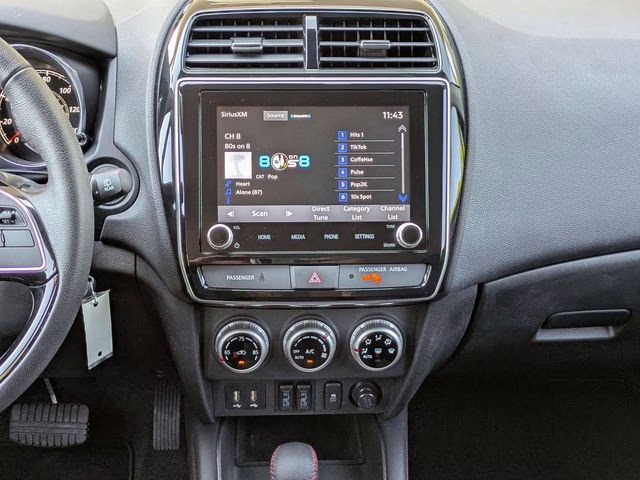 2024 White Mitsubishi Outlander Sport 2.0 LE 4X4 SUV