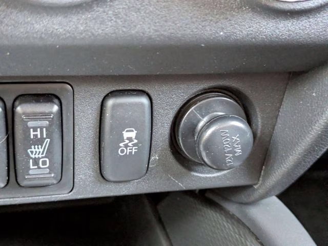 2024 White Mitsubishi Outlander Sport 2.0 LE 4X4 SUV