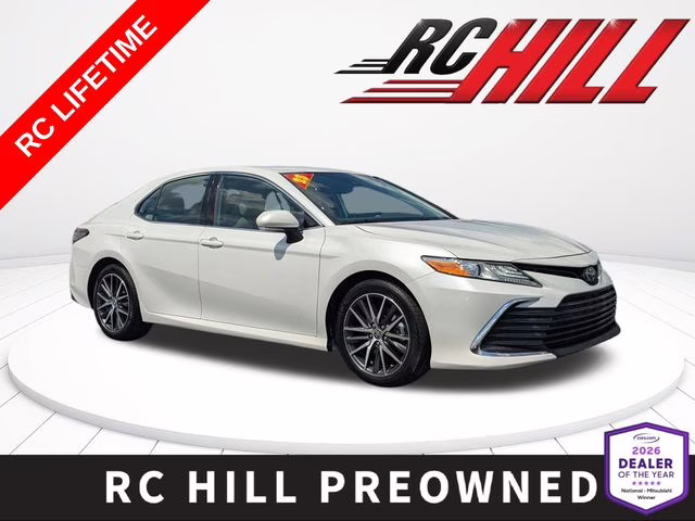2023 Wind Chill Pearl Toyota Camry XLE FWD Sedan