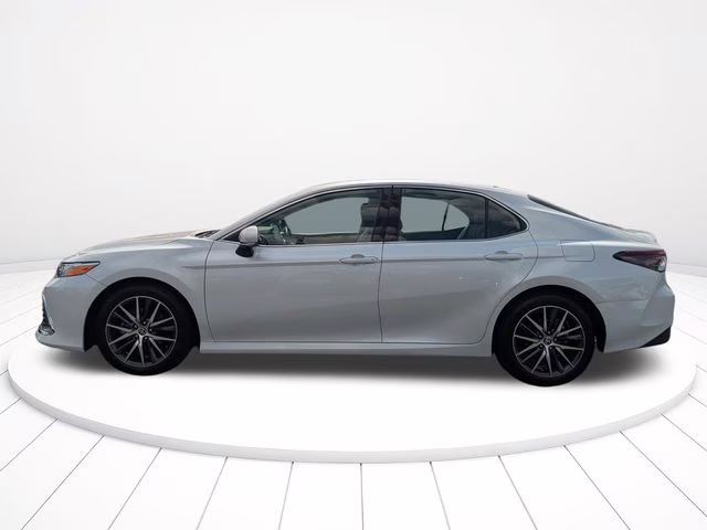 2023 Wind Chill Pearl Toyota Camry XLE FWD Sedan