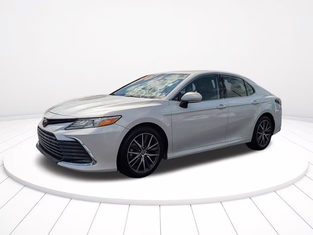 2023 Wind Chill Pearl Toyota Camry XLE FWD Sedan