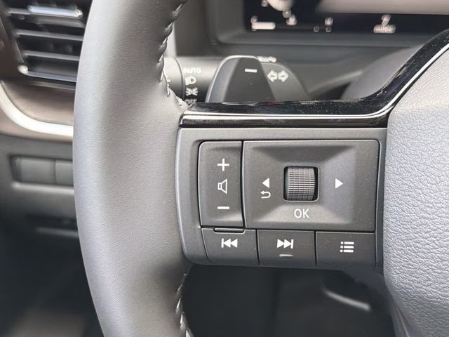 2026 Everest White Pearl Tricoat Nissan Rogue Platinum AWD SUV