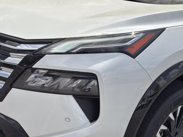 2026 Everest White Pearl Tricoat Nissan Rogue Platinum AWD SUV