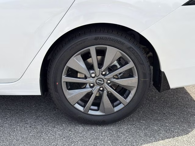 2026 Aspen White Tricoat Nissan Sentra SL FWD Sedan