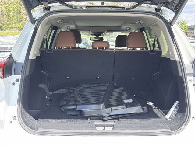 2026 Everest White Pearl Tricoat Nissan Rogue Platinum AWD SUV