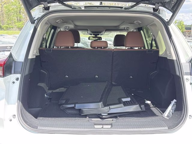 2026 Everest White Pearl Tricoat Nissan Rogue Platinum AWD SUV