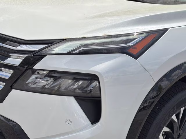 2026 Everest White Pearl Tricoat Nissan Rogue Platinum AWD SUV