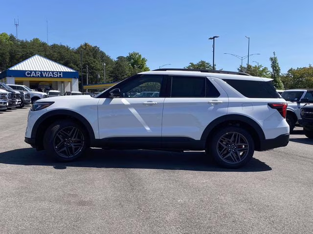2026 White Ford Explorer ST 4X4 SUV