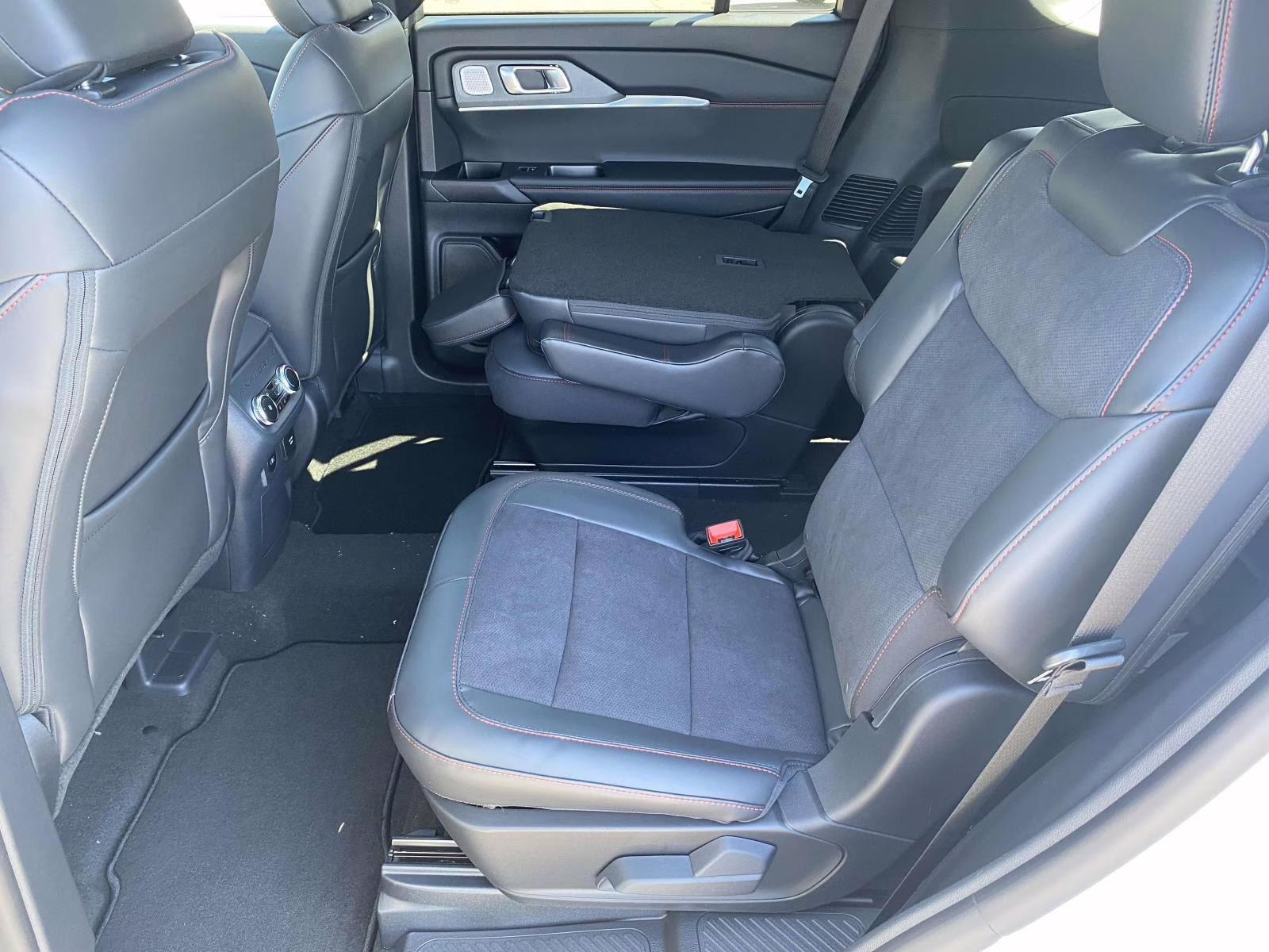 2026 White Ford Explorer ST 4X4 SUV