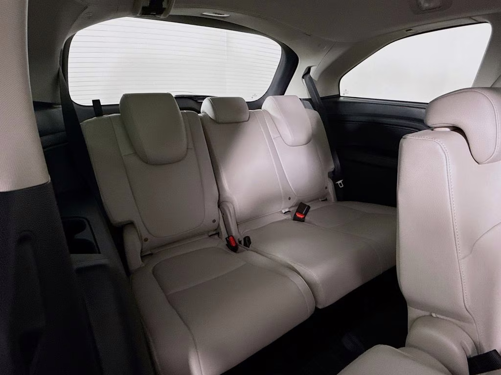 2026 Solar Silver Metallic Honda Odyssey EX-L FWD Van