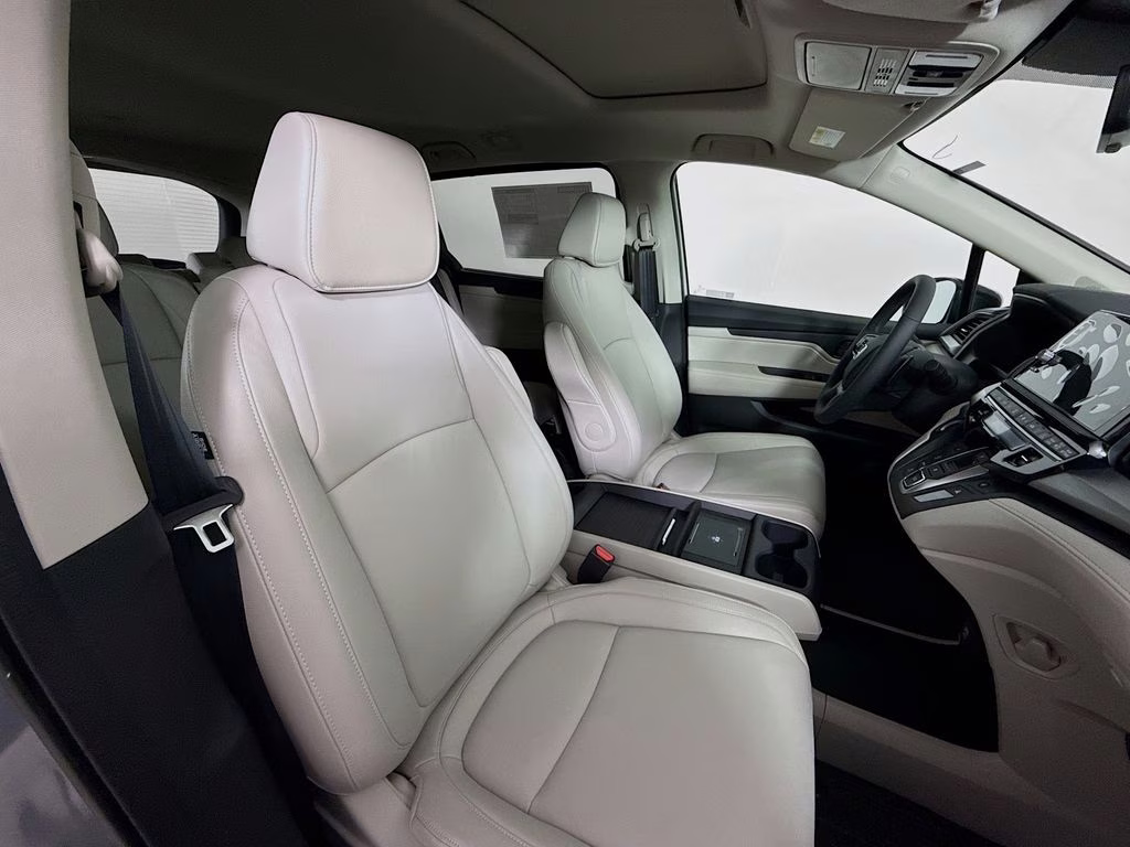 2026 Solar Silver Metallic Honda Odyssey EX-L FWD Van