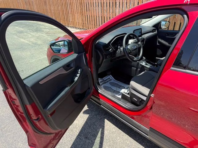 2022 Red Metallic Ford Escape SE FWD SUV