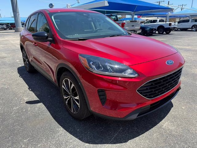 2022 Red Metallic Ford Escape SE FWD SUV