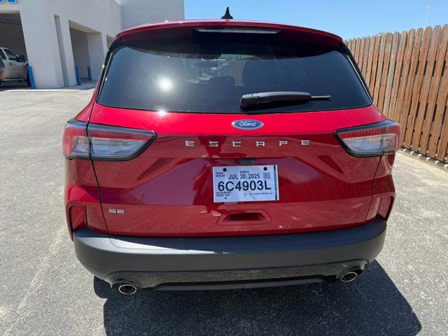 2022 Red Metallic Ford Escape SE FWD SUV