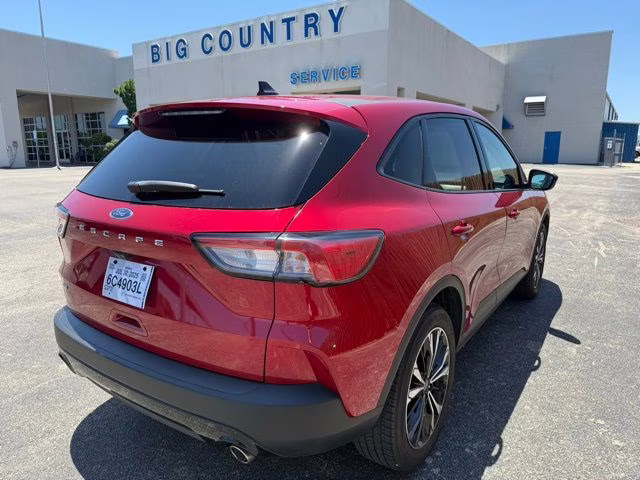 2022 Red Metallic Ford Escape SE FWD SUV