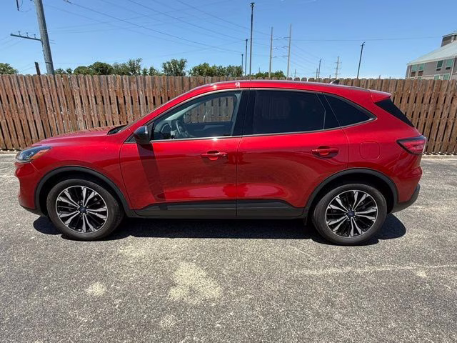 2022 Red Metallic Ford Escape SE FWD SUV