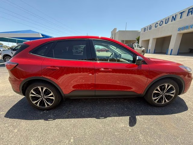 2022 Red Metallic Ford Escape SE FWD SUV
