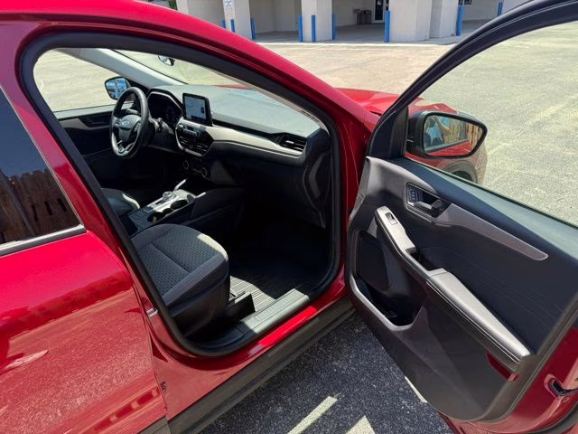 2022 Red Metallic Ford Escape SE FWD SUV