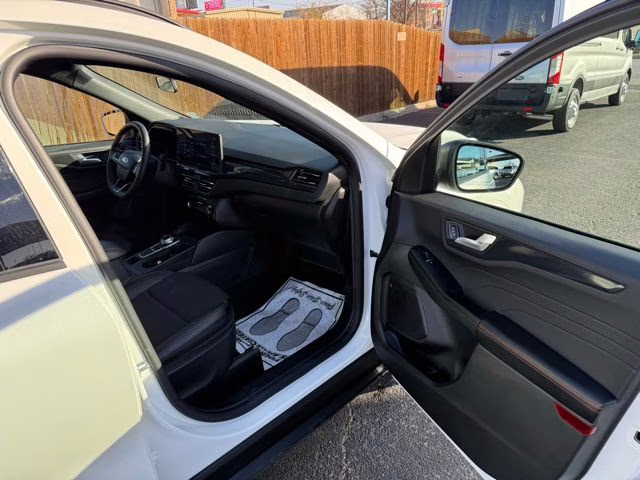 2024 White Metallic Ford Escape ST-Line FWD SUV