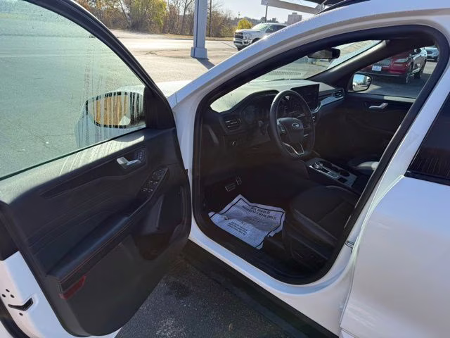 2024 White Metallic Ford Escape ST-Line FWD SUV