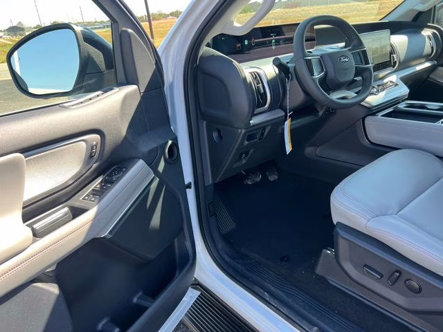 2025 Oxford White Ford Expedition Max Active RWD SUV