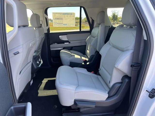 2025 Oxford White Ford Expedition Max Active RWD SUV