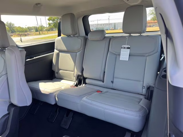 2025 Oxford White Ford Expedition Max Active RWD SUV