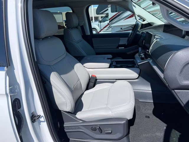 2025 Oxford White Ford Expedition Max Active RWD SUV