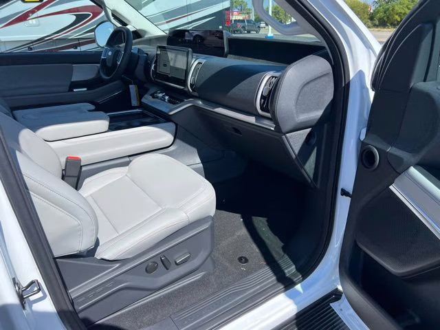 2025 Oxford White Ford Expedition Max Active RWD SUV