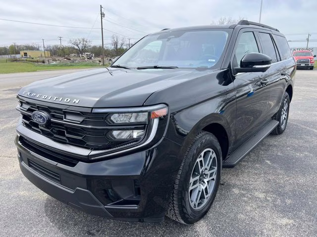 2025 Black Metallic Ford Expedition Active 4X4 SUV