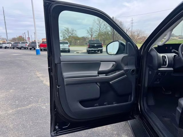 2025 Black Metallic Ford Expedition Active 4X4 SUV