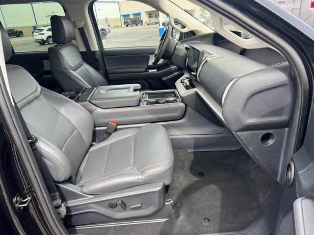 2025 Black Metallic Ford Expedition Active 4X4 SUV