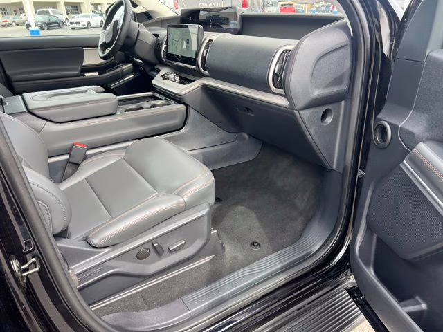 2025 Black Metallic Ford Expedition Active 4X4 SUV
