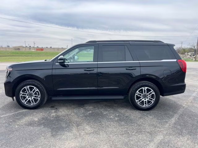2025 Black Metallic Ford Expedition Active 4X4 SUV