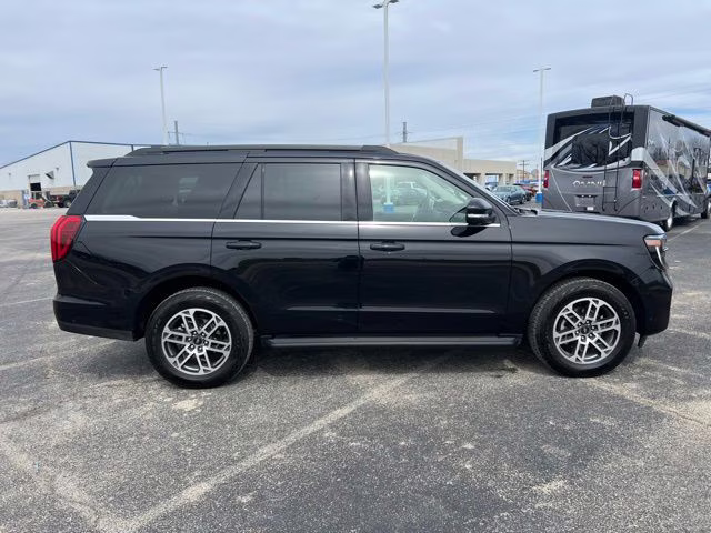 2025 Black Metallic Ford Expedition Active 4X4 SUV