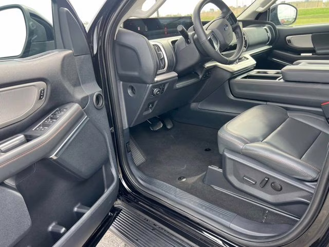 2025 Black Metallic Ford Expedition Active 4X4 SUV