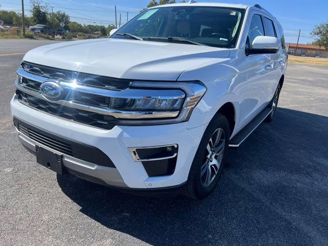 2022 Ford Expedition Limited's photo