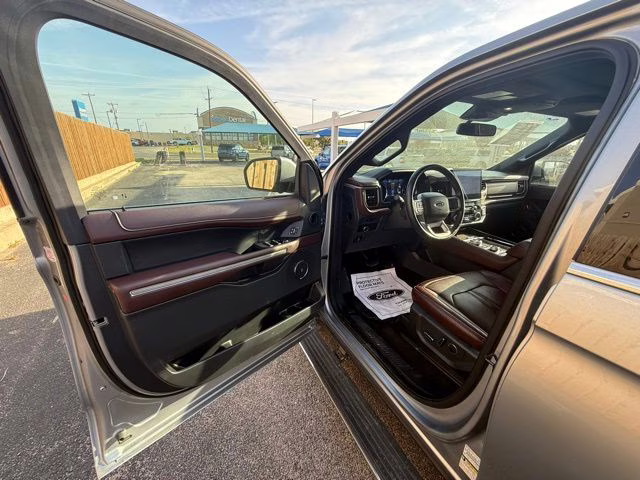 2024 Silver Metallic Ford Expedition Limited 4X4 SUV